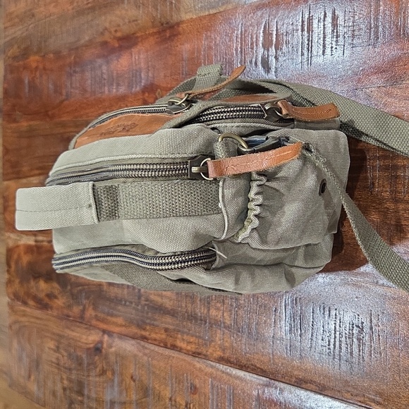 Vintage Fox Brown and Tan Men's Messenger Bag - Picture 4 of 13